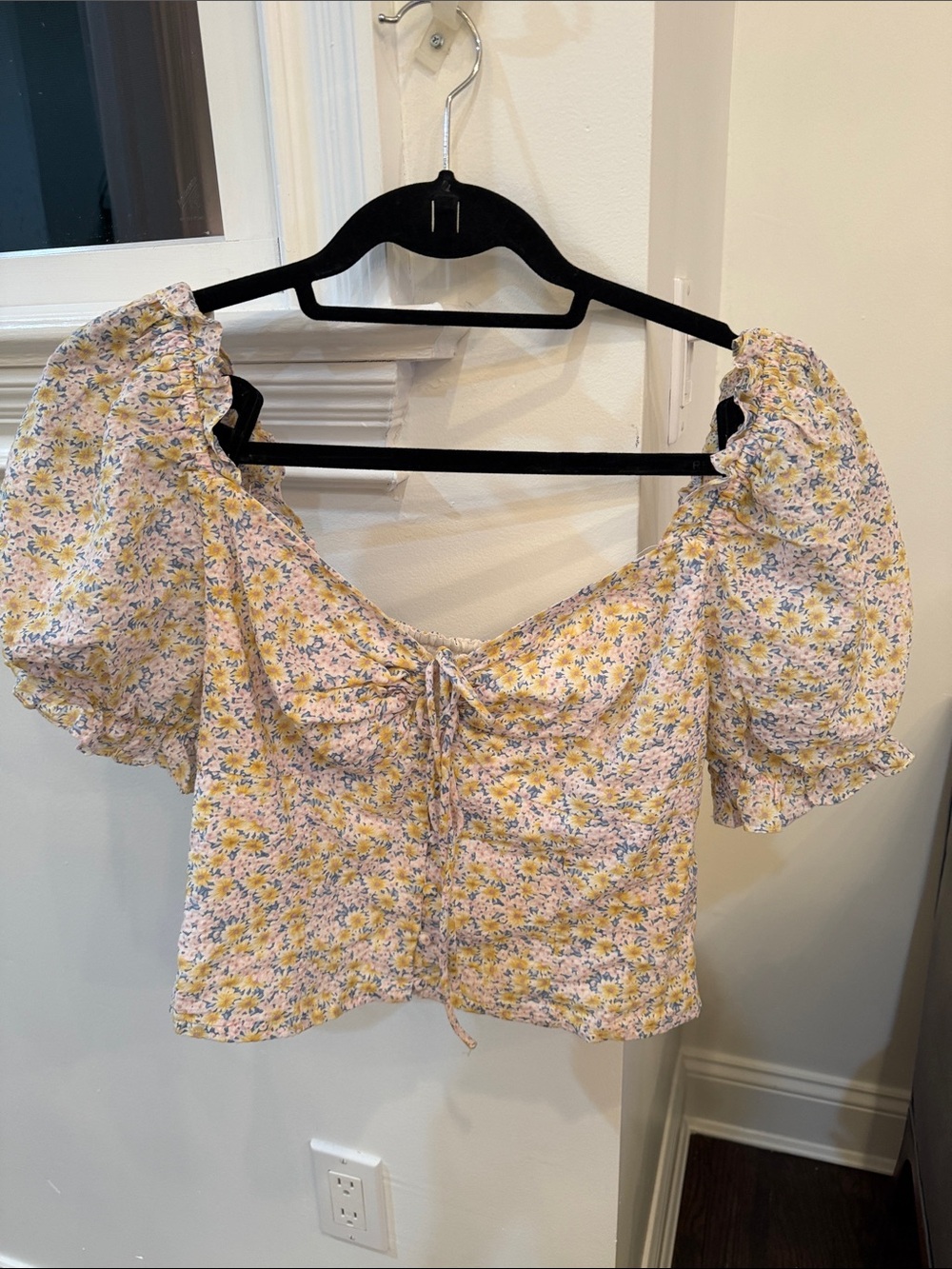 Astr Yellow Floral Puff-Sleeve Crop Top